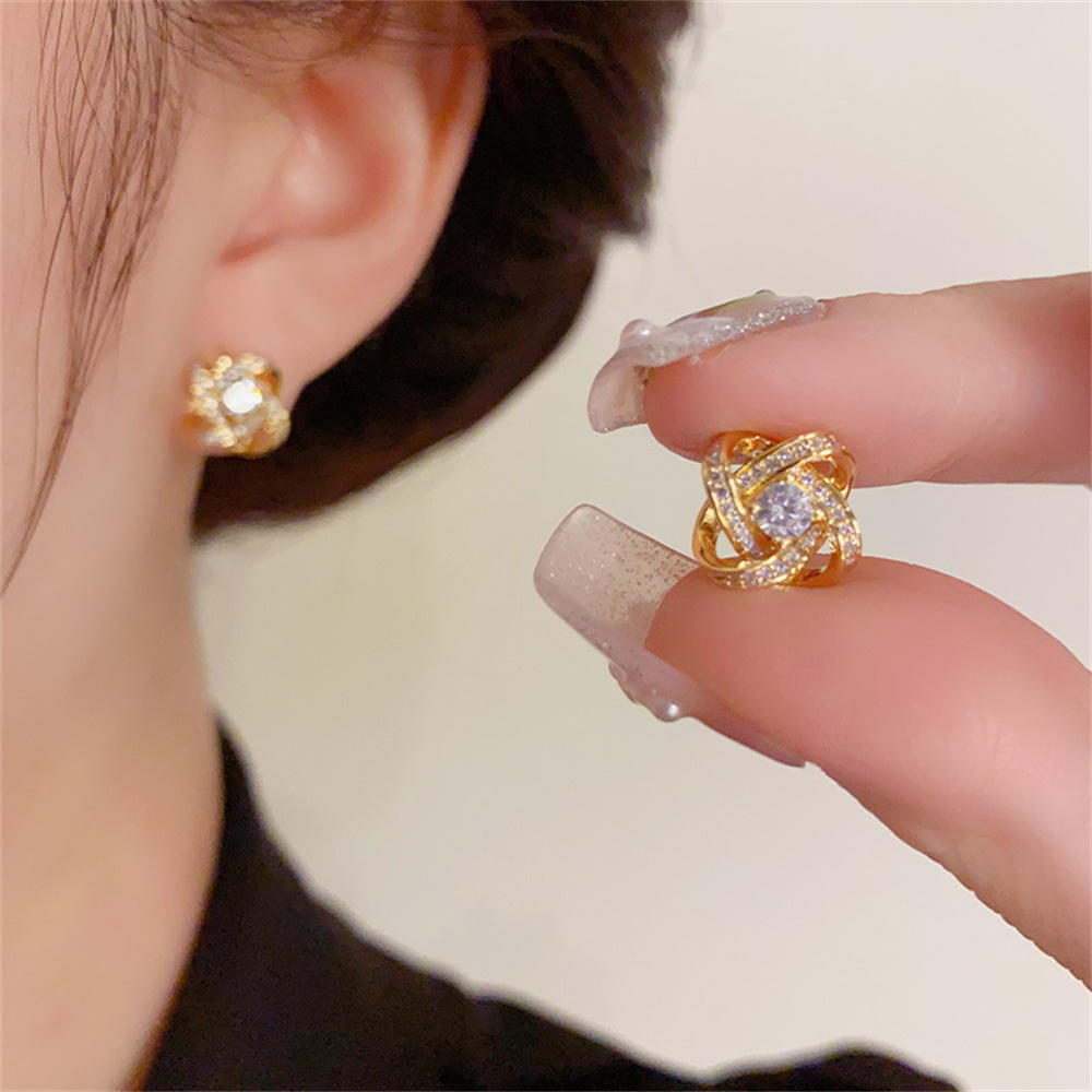 1 Pair Hollow Metal Flowers Temperament Stud Earrings