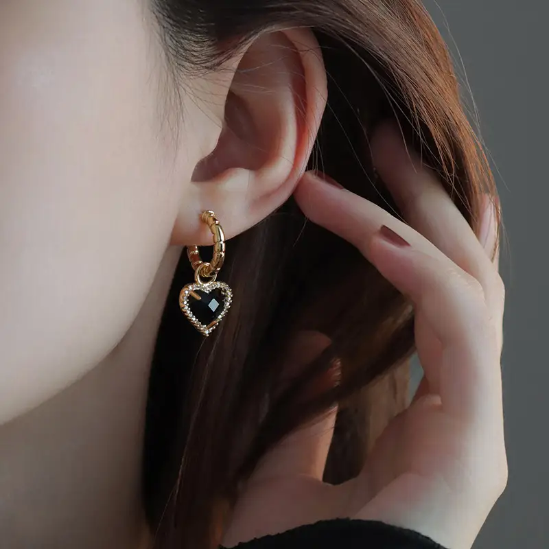 Black Heart-Shaped Pendant Drop Earring