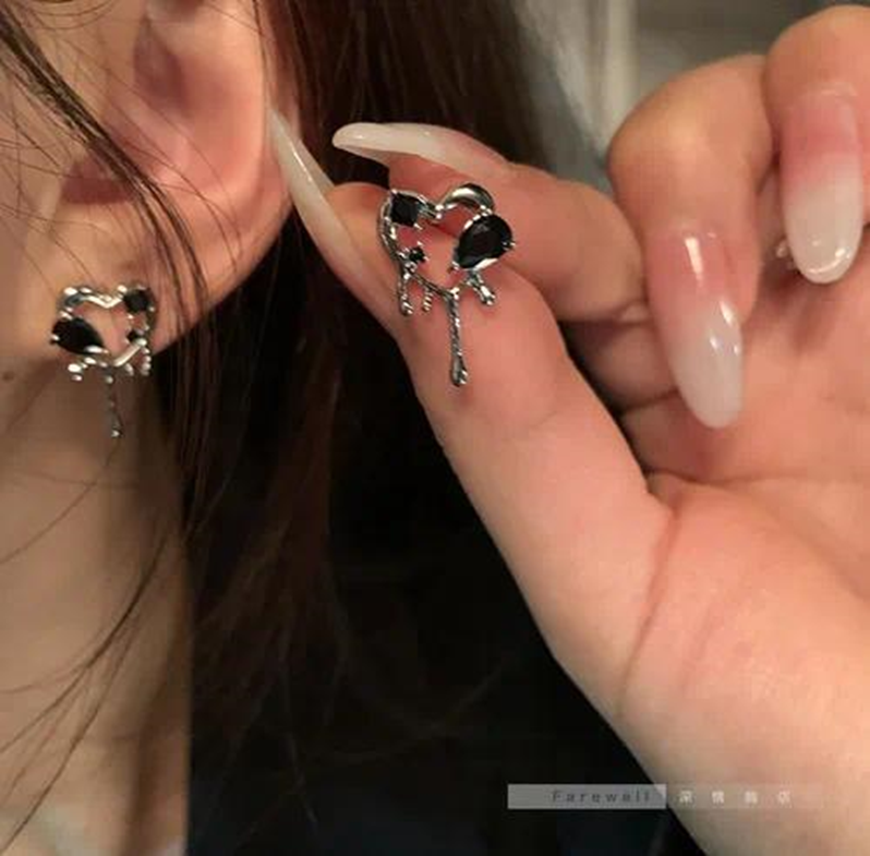 Unique Black Vintage Heart Studs