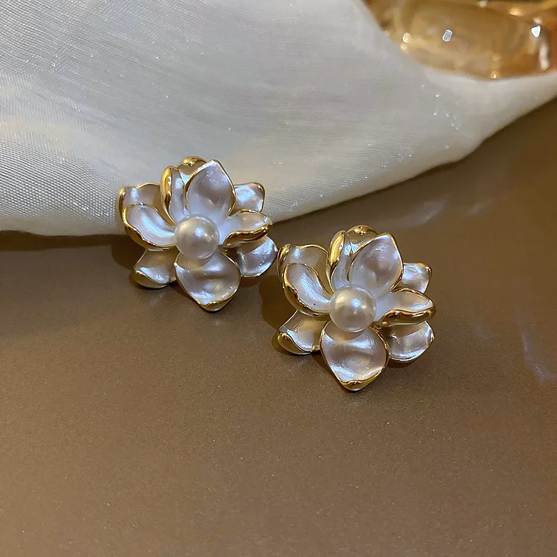 Silver Needle-White Pearl Flower Studs