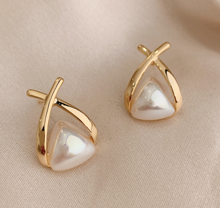 Silver needle geometric triangle pearl retro simple temperament light stud earrings