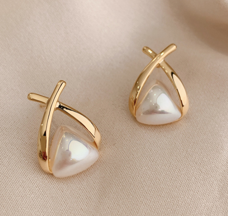 Silver needle geometric triangle pearl light stud earrings
