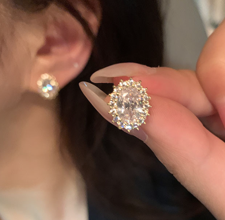 Exquisite Flower Shape Diamond Stud Earrings