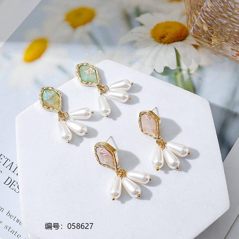 10026 Silver needle earrings