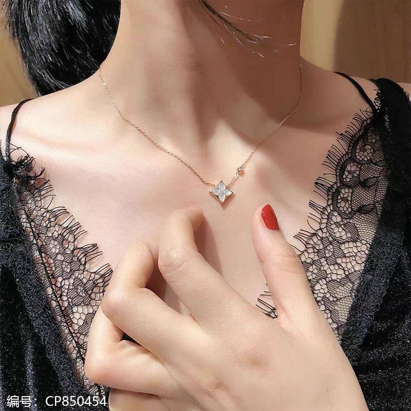 Elegant White Fritillaria Necklace 92915