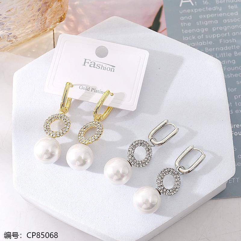 Gold color pearl hanging earrings