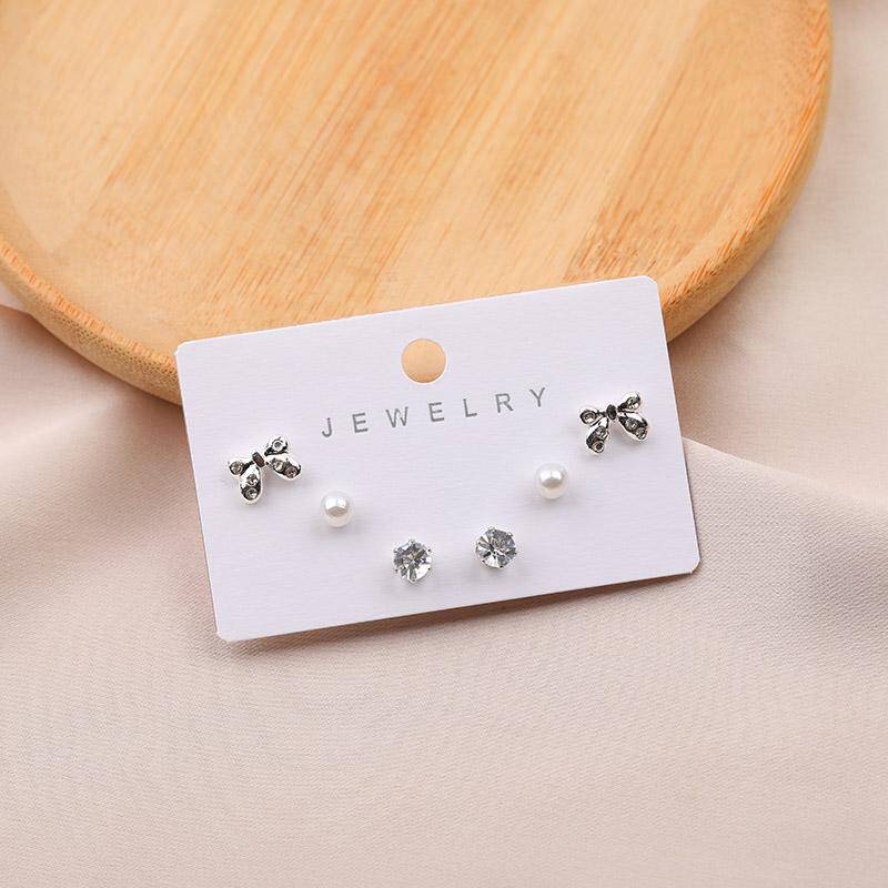 Redsify Elegant silver stud earrings