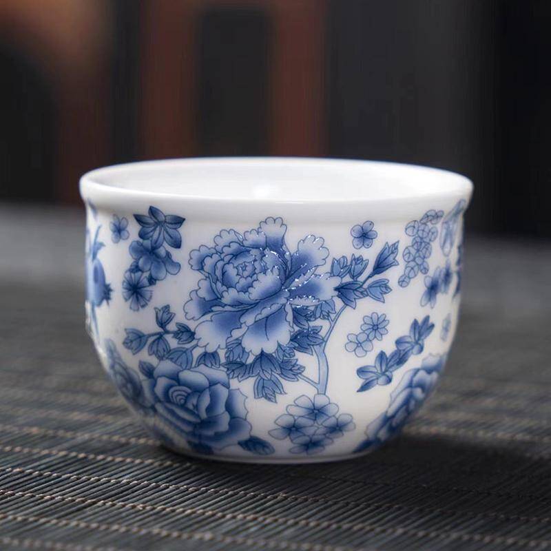 Sheep ice tank teacups in full bloom