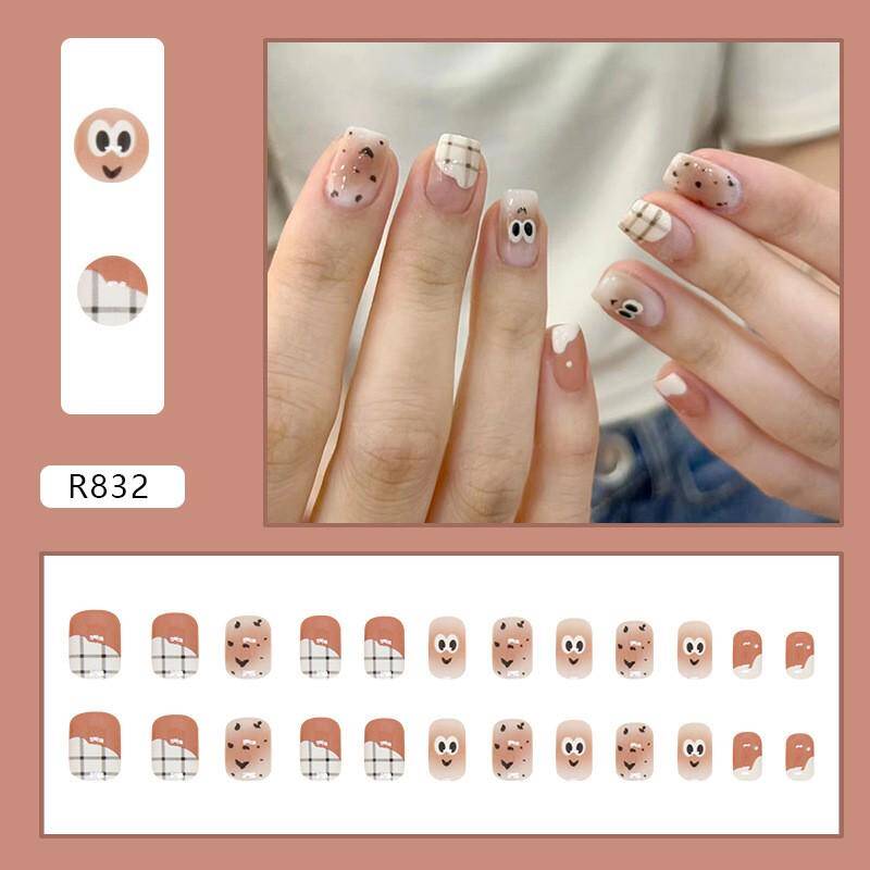 Press-On Perfection: Fake Nails R832