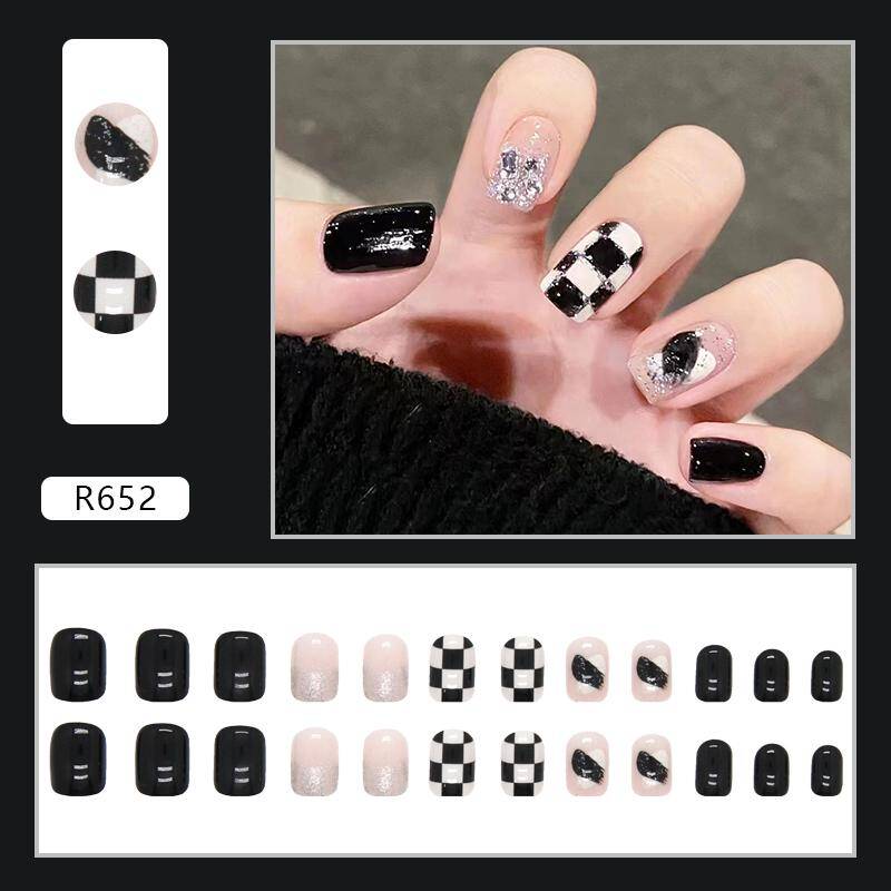 Press-On Nails R652