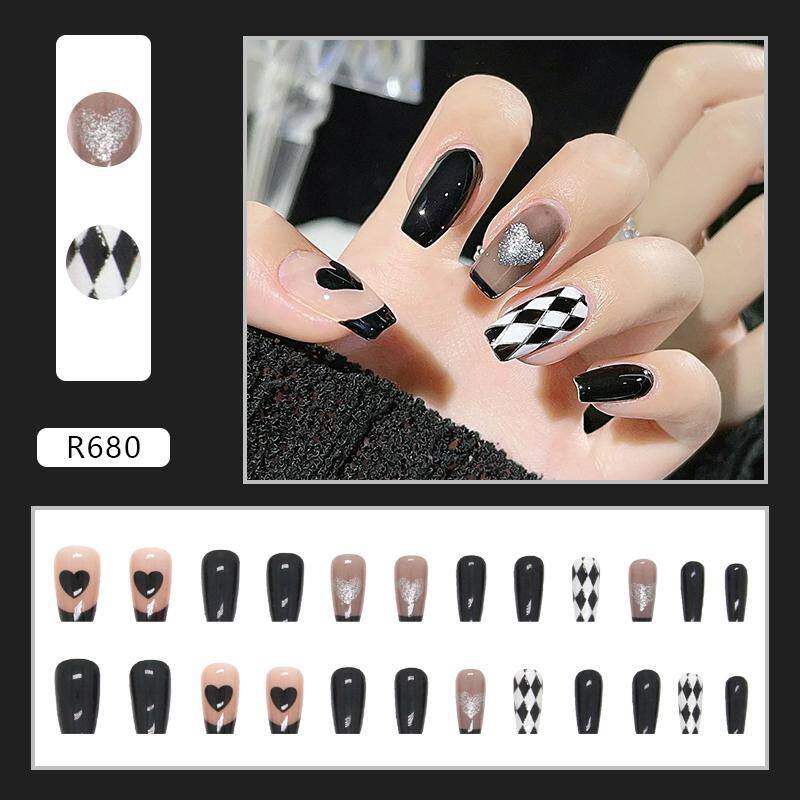 Press-On Nails R680