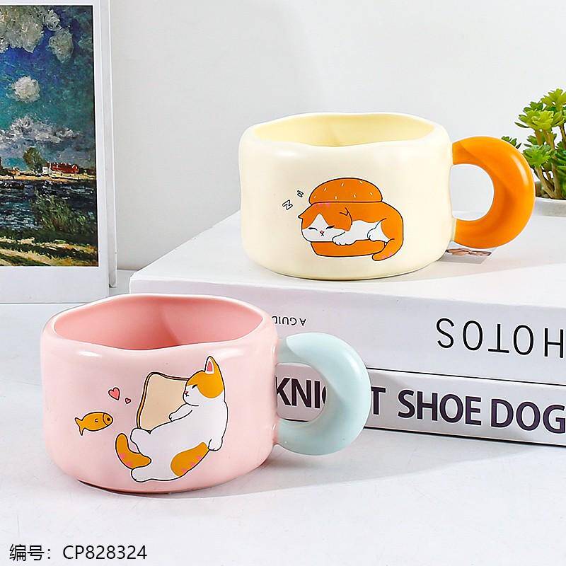 689 Bread Cat Ceramic Cup