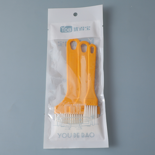 Three oil brushes - 7189