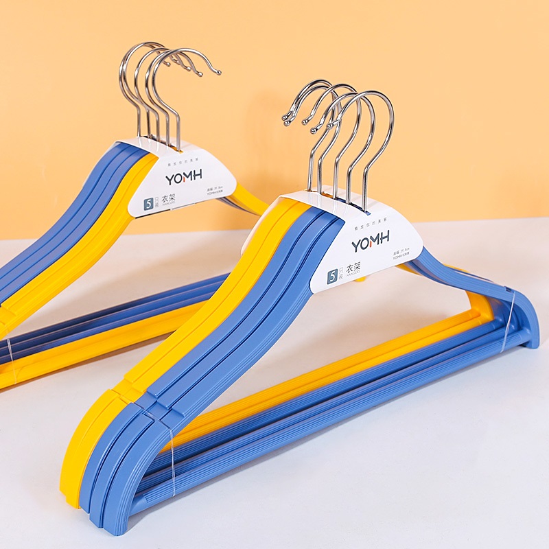 6126 Plastic Hangers 5 / Pair