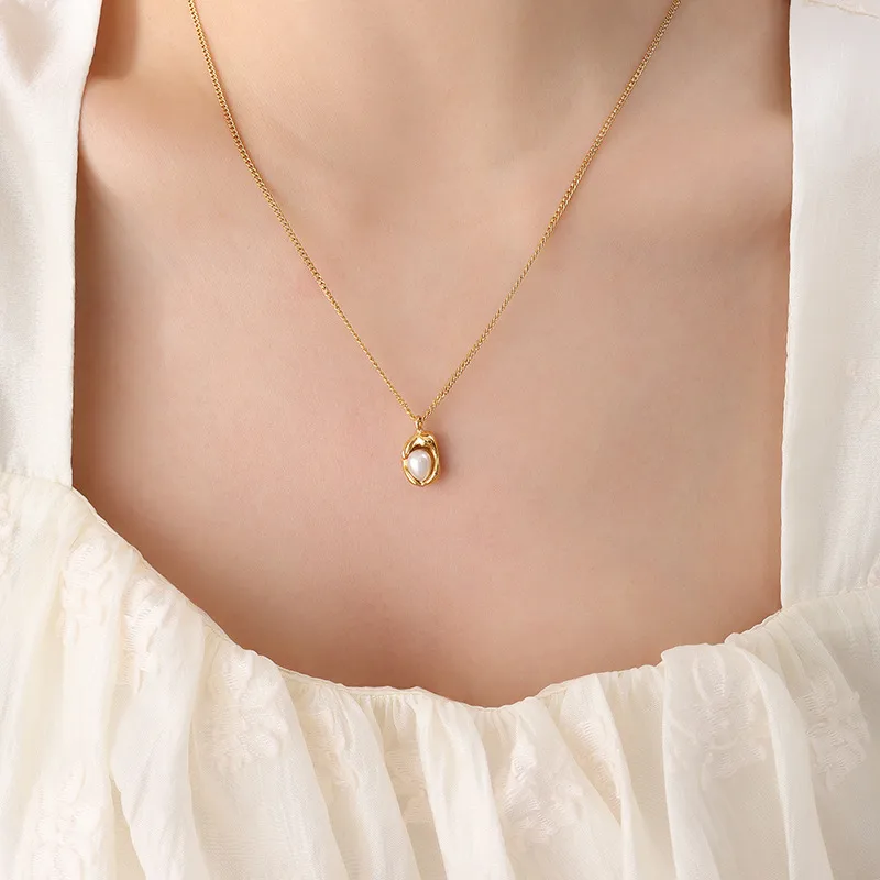 Gold Pearl Inlaid Necklace