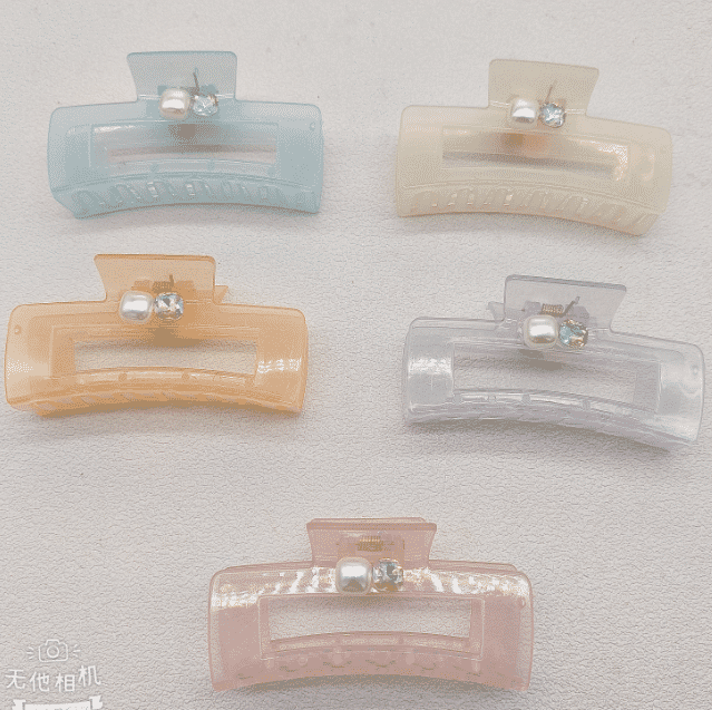 Pearl Square Paw Clip 11cm